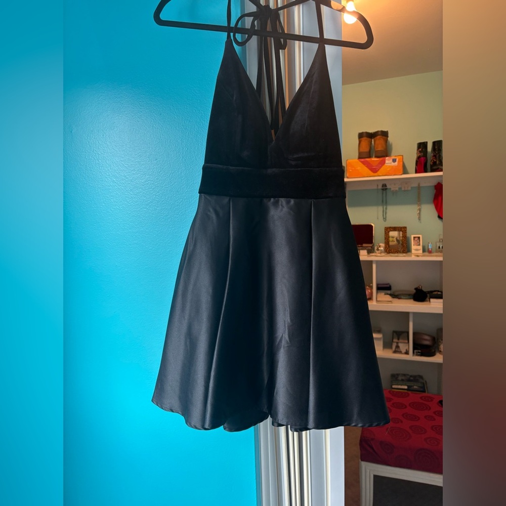 Black Deep C Tieback Satin Velvet Dress